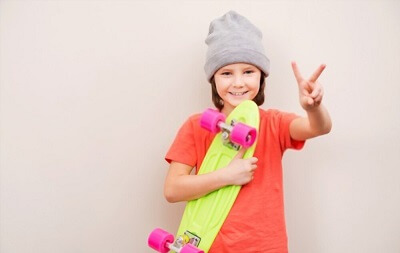 how to hold a skateboard best way
