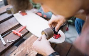 How to Loosen Skateboard Wheels