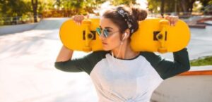 how to hold a skateboard